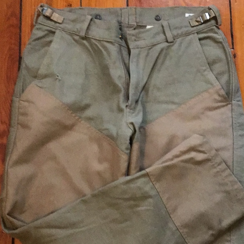 Men’s brush protection hunting pants.